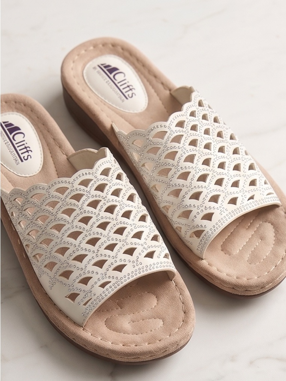 Cliffs by White Mountain Women’s Slide Sandals Size 8 White Laser Cut Comfort